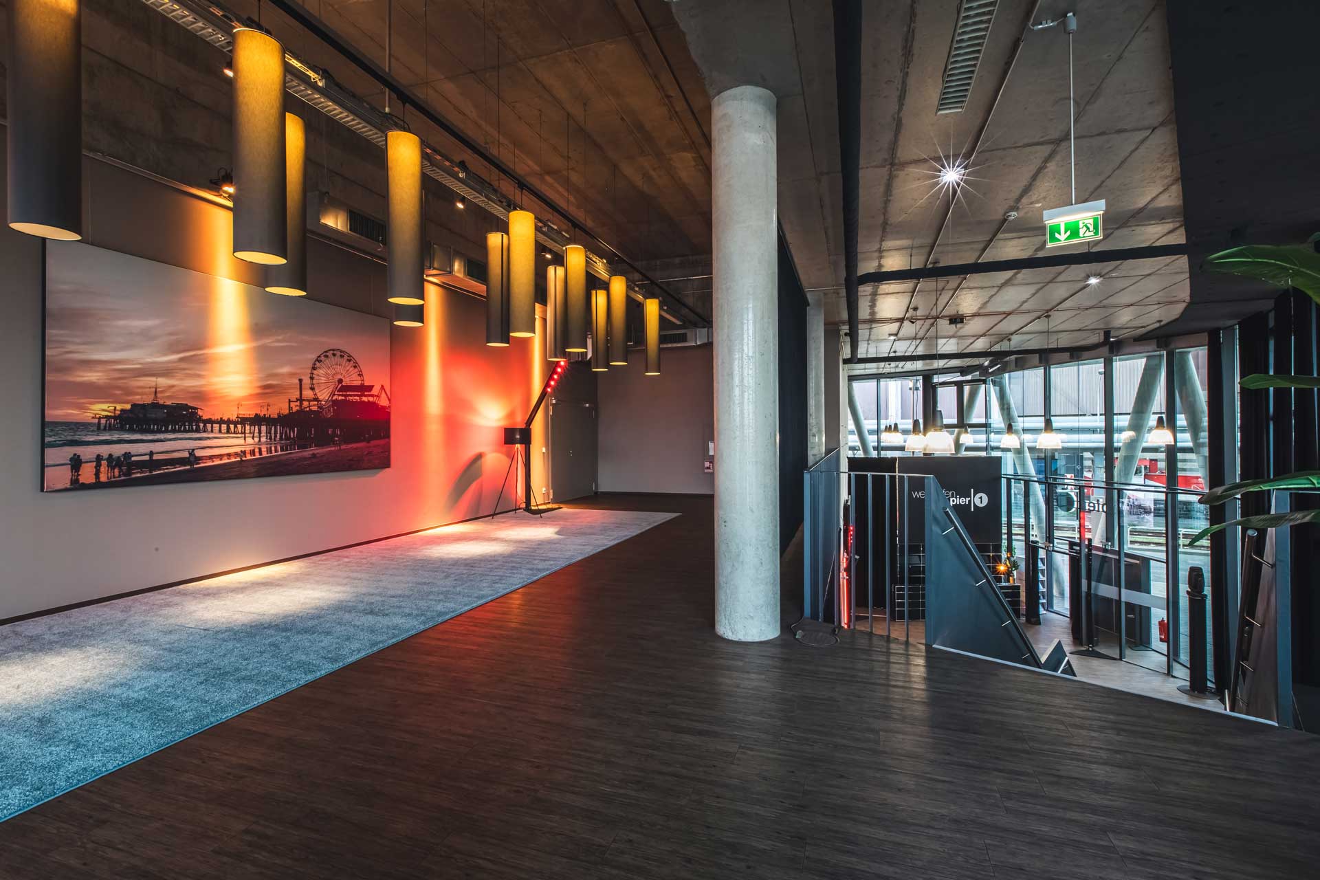 Flexibel möblierte Eventfläche im Westhafen Pier 1