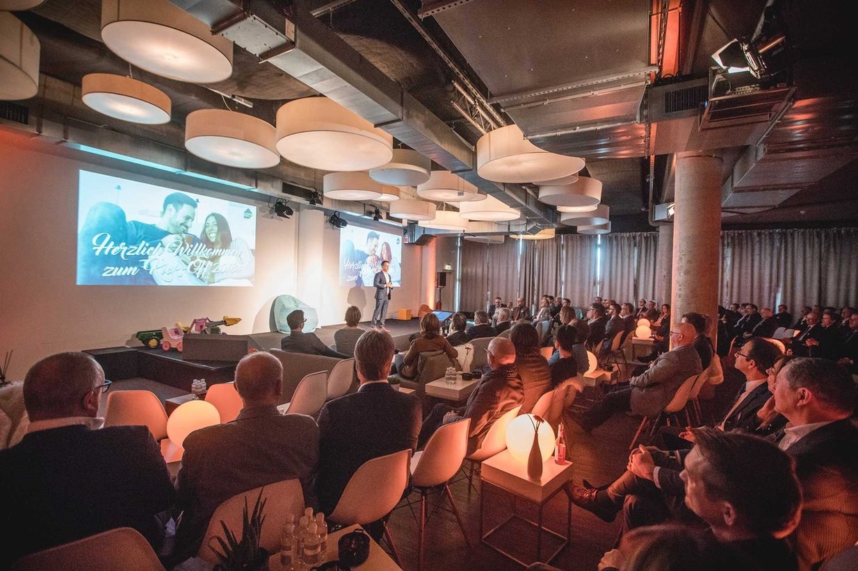 Tagungen & Konferenzen