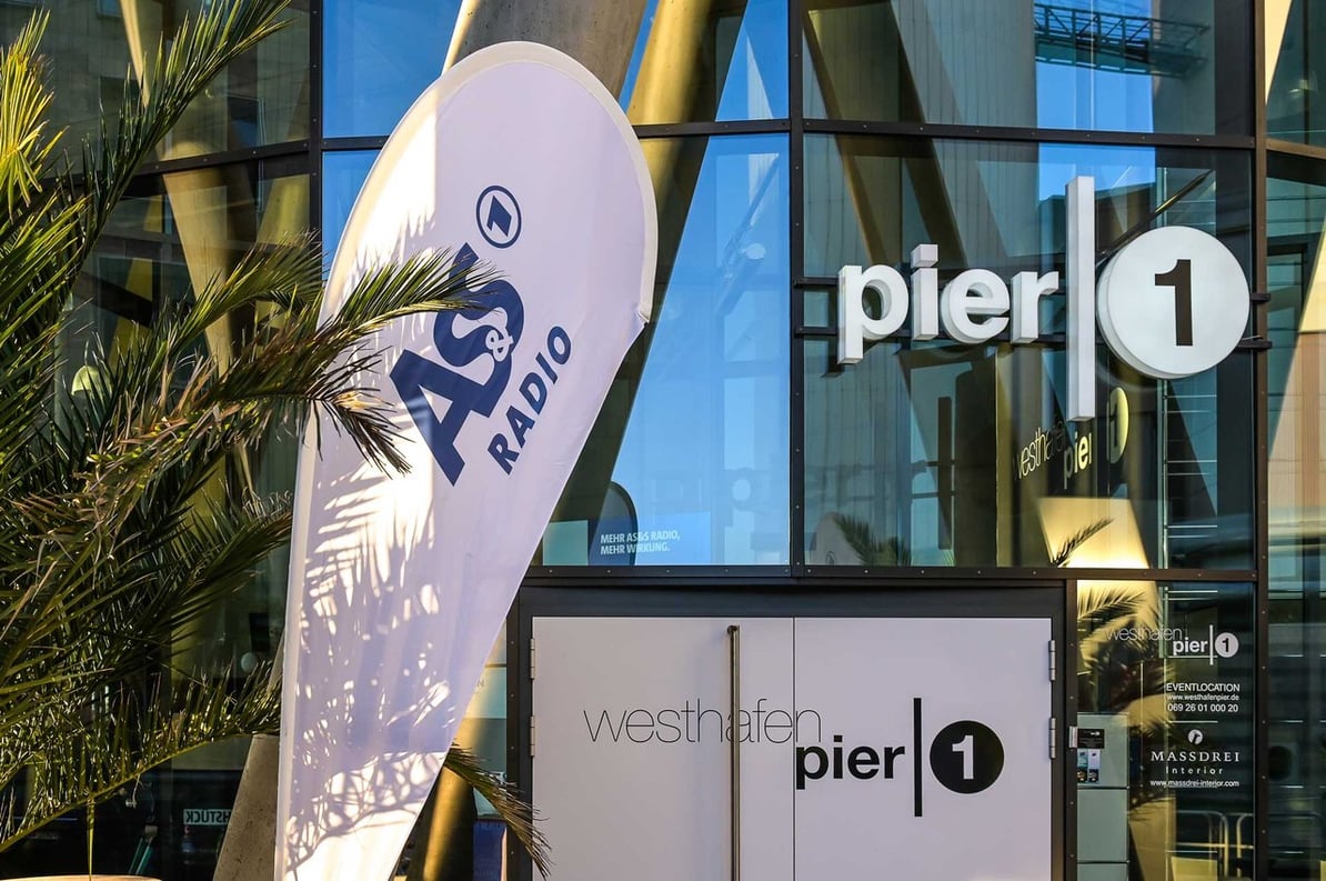 Branding- und CI-Integration für Firmenveranstaltungen im Westhafen Pier 1