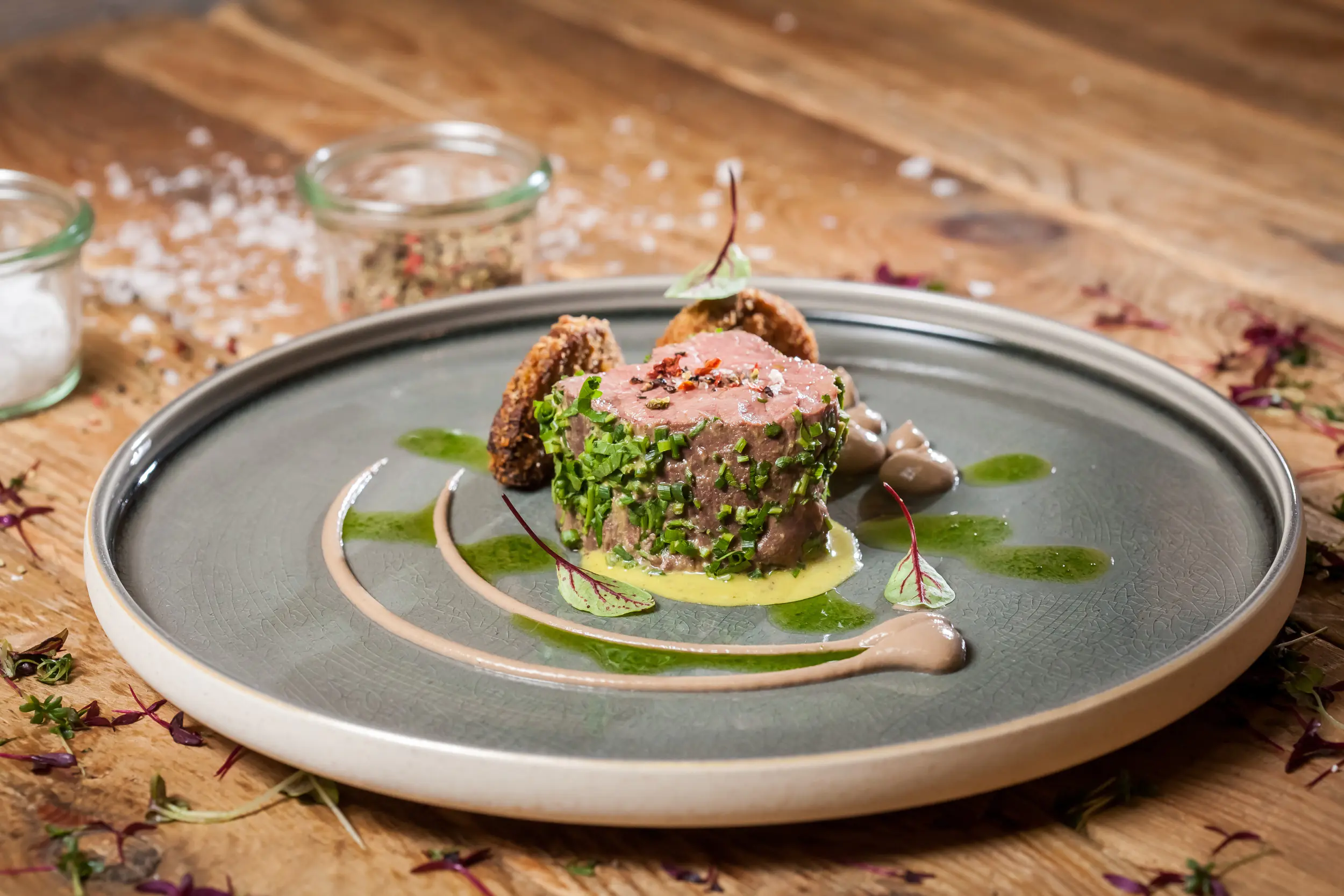 Kulinarisch angerichtetes Gericht von FPS Catering